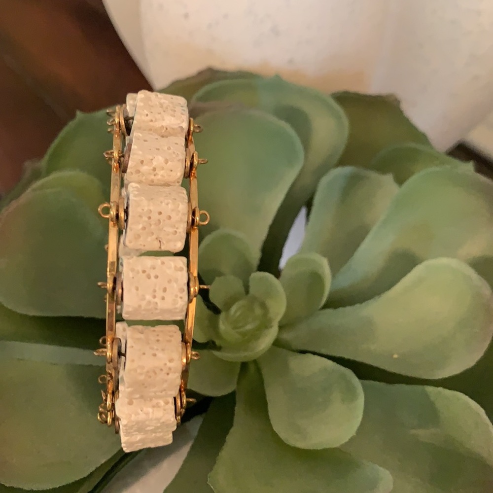 Cream lava rock bracelet - Picture 3 of 4